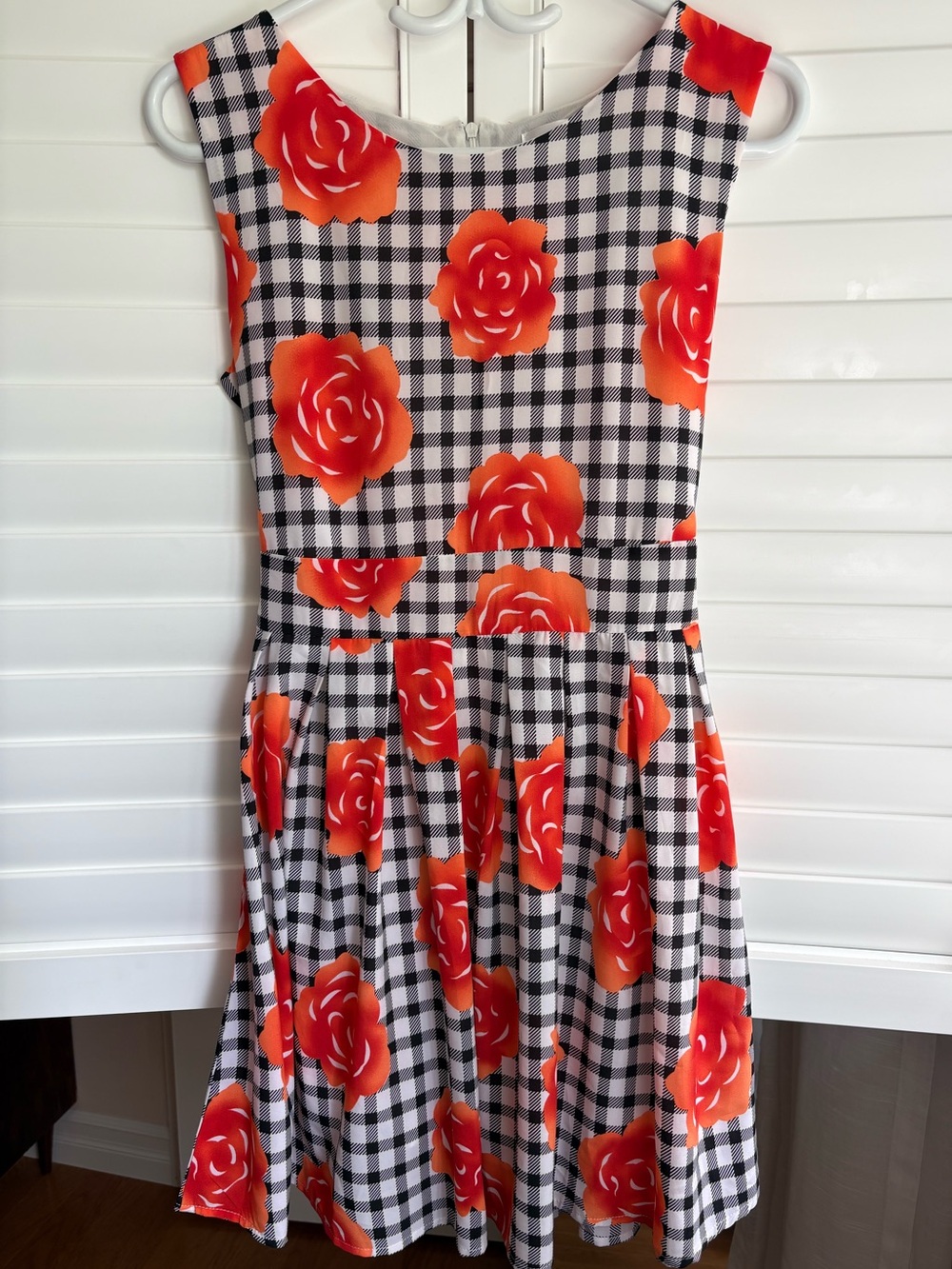Floral print gingham dress, sleeveless, medium
